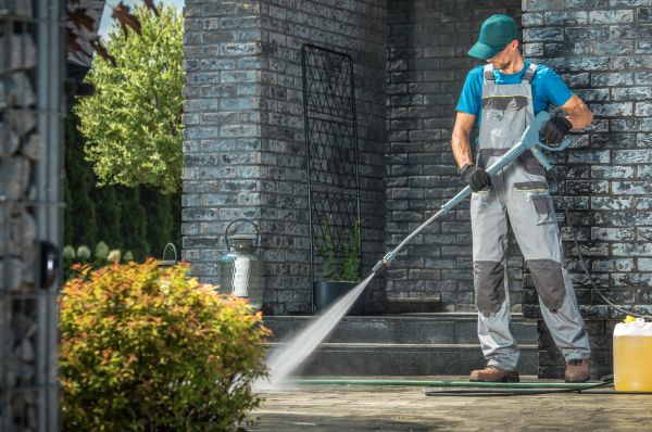 Cost of Outside House Cleaning in Charleston